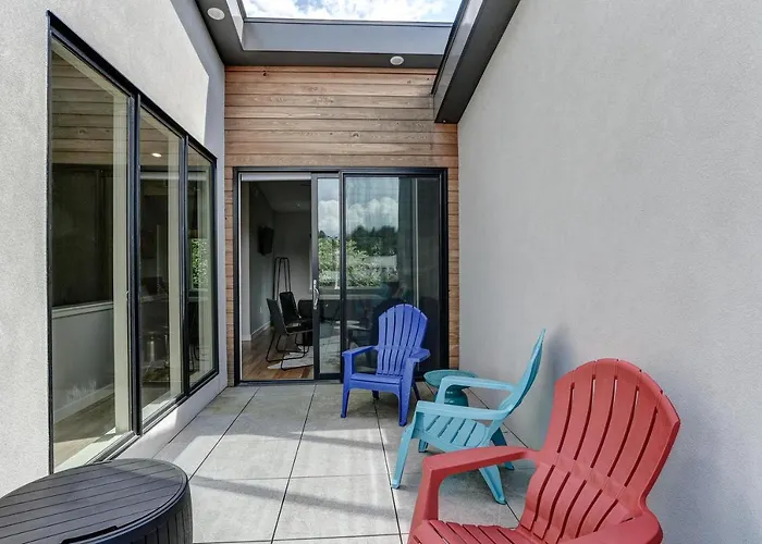 Short Coxe Avenue Townhome 235