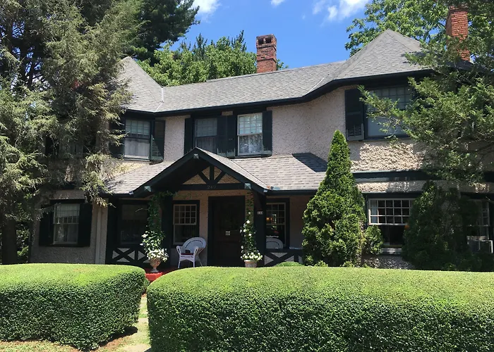 Pinecrest Bed & Breakfast